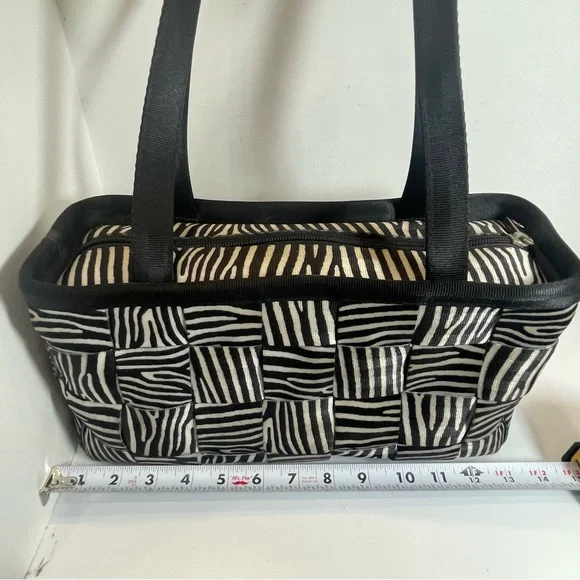 Harvey’s original seatbelt bag Zebra print tote. Pre-owned. - Picture 13 of 16